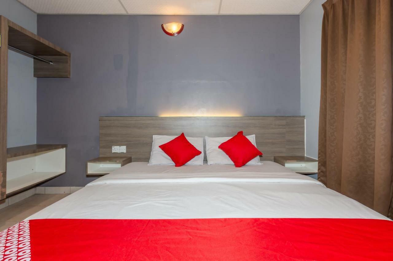 Malacca Oyo 1088 Yellow Mansion Banda Kaba Hotel מראה חיצוני תמונה