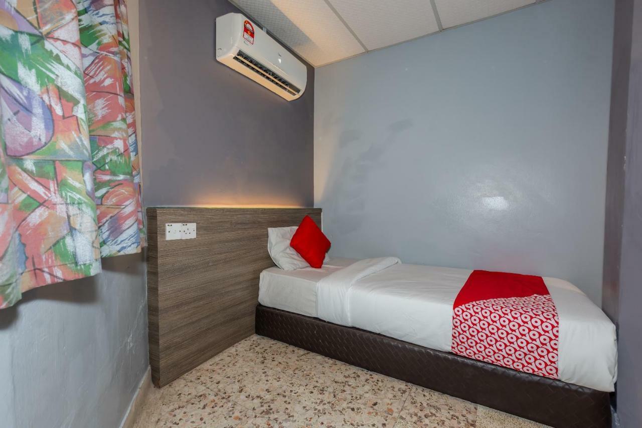 Malacca Oyo 1088 Yellow Mansion Banda Kaba Hotel מראה חיצוני תמונה