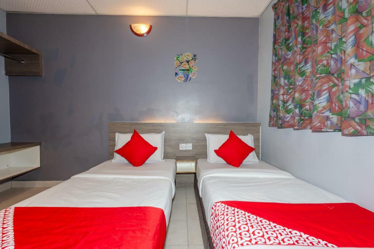 Malacca Oyo 1088 Yellow Mansion Banda Kaba Hotel מראה חיצוני תמונה